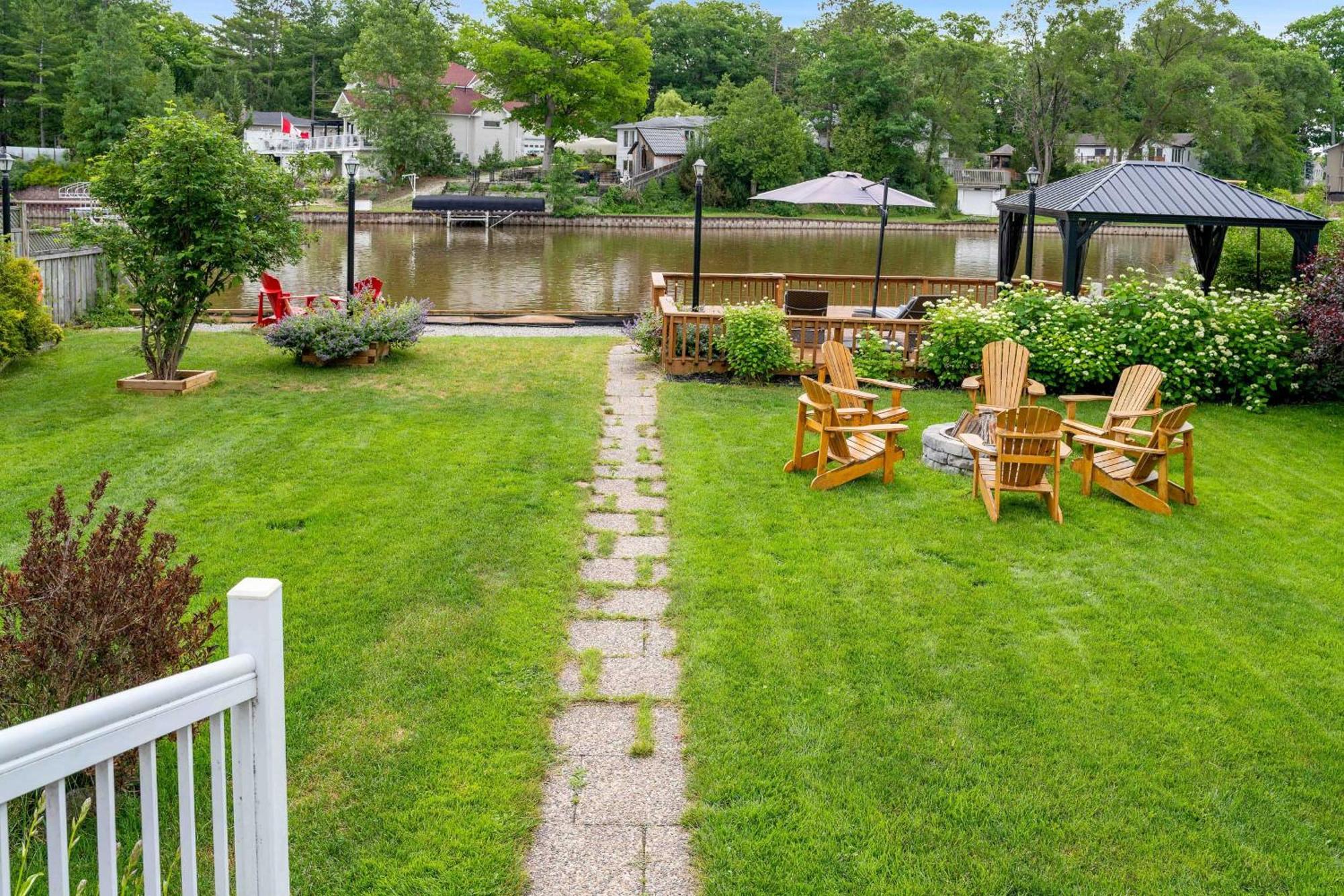 Charming Riverside Cottage, Walk To Beach Wasaga Beach Luaran gambar