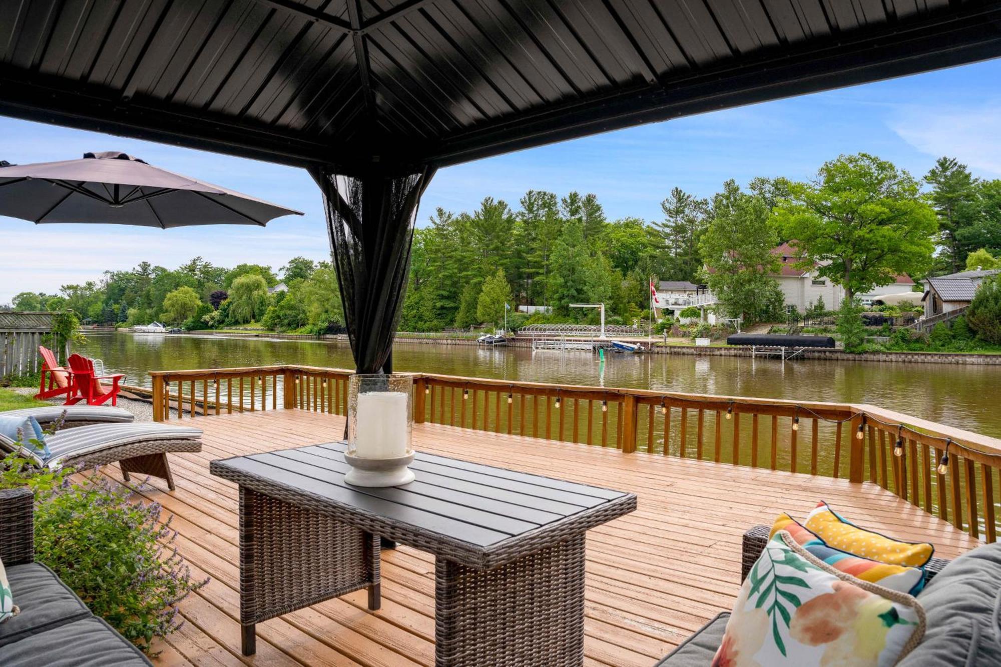 Charming Riverside Cottage, Walk To Beach Wasaga Beach Luaran gambar